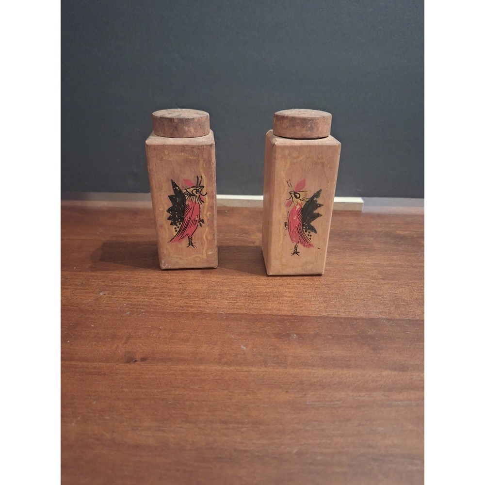 Vintage‎ Japan Wooden Screw Lid Salt and Pepper Shakers Folkart Birds Country